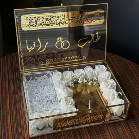 صندوق زجاج للمهر